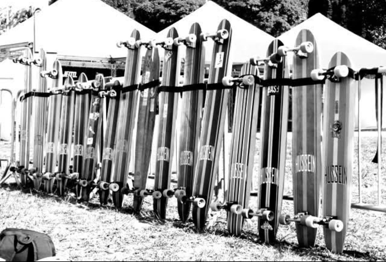 Quiver completo em evento — foto preto e branco